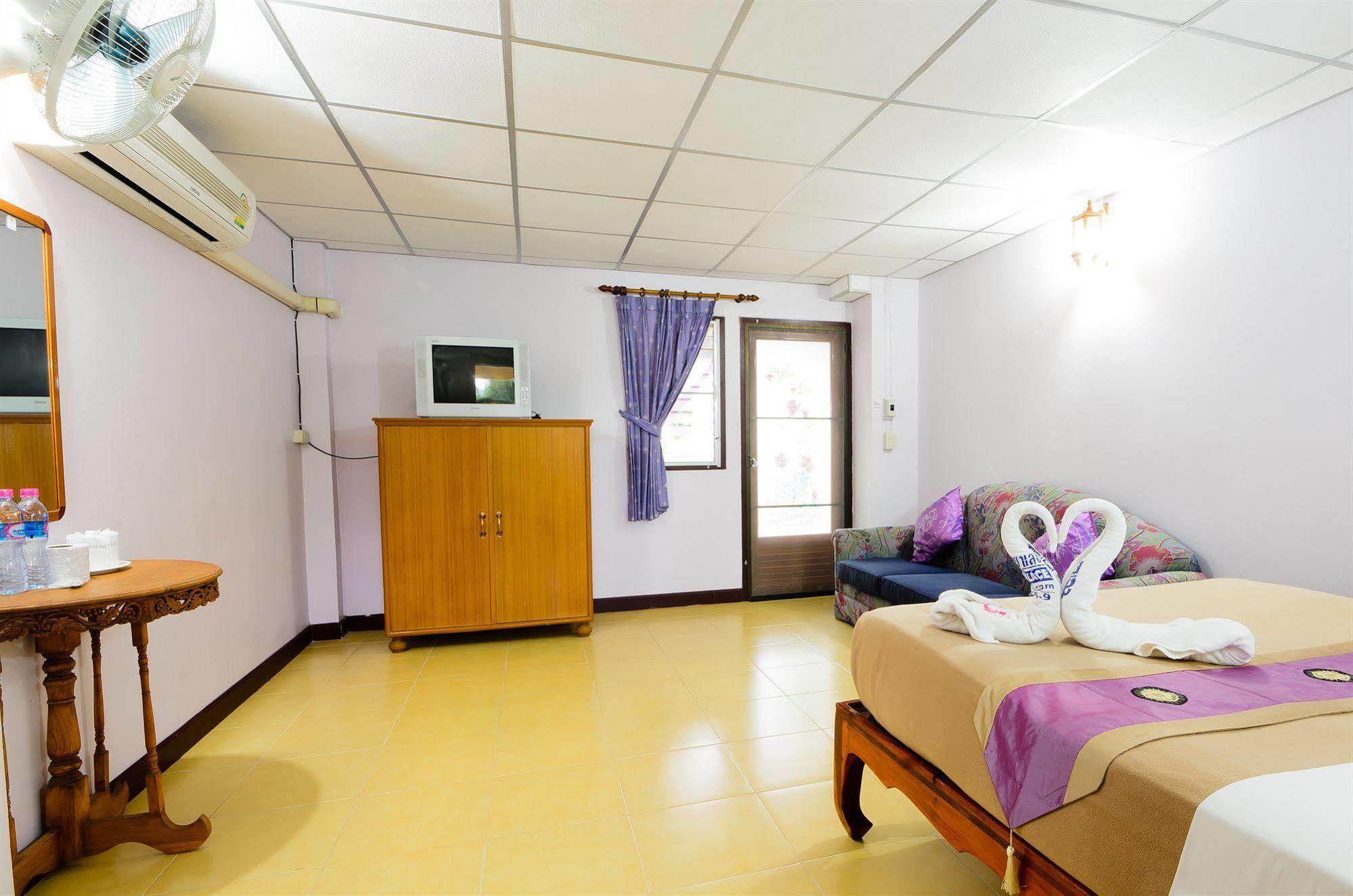 Sananwan Beach B&B Bang Saphan Noi Bagian luar foto