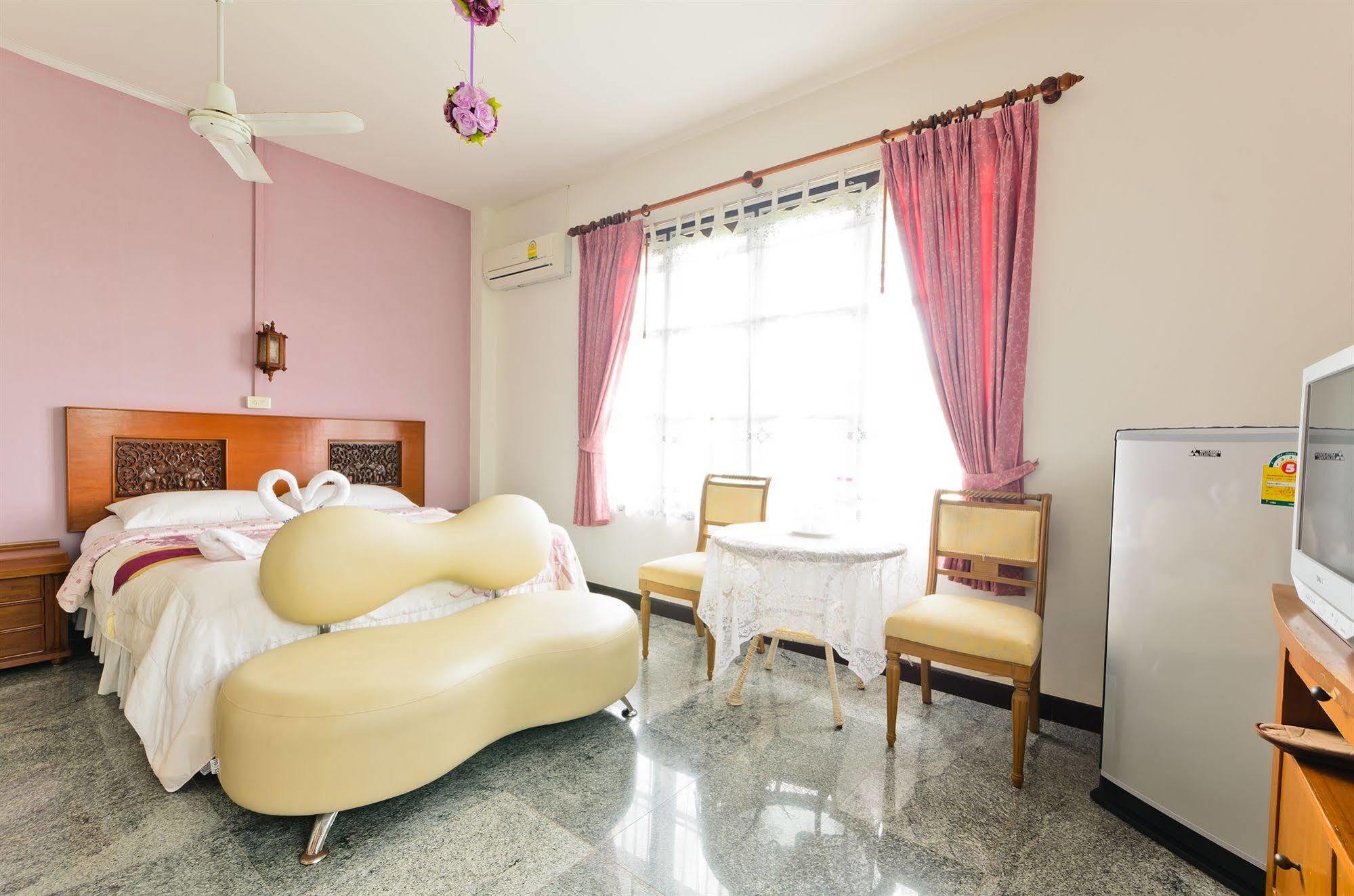 Sananwan Beach B&B Bang Saphan Noi Bagian luar foto