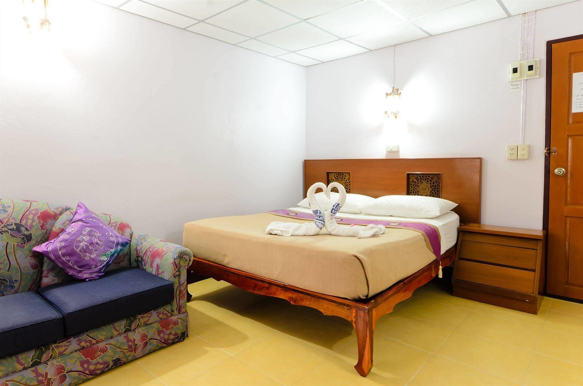 Sananwan Beach B&B Bang Saphan Noi Bagian luar foto