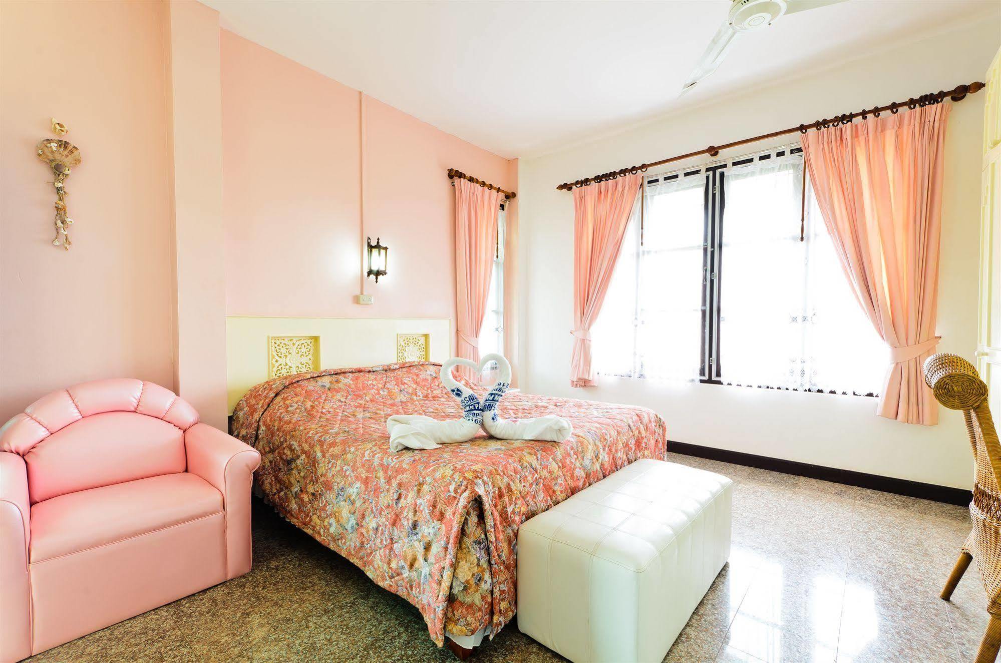 Sananwan Beach B&B Bang Saphan Noi Bagian luar foto