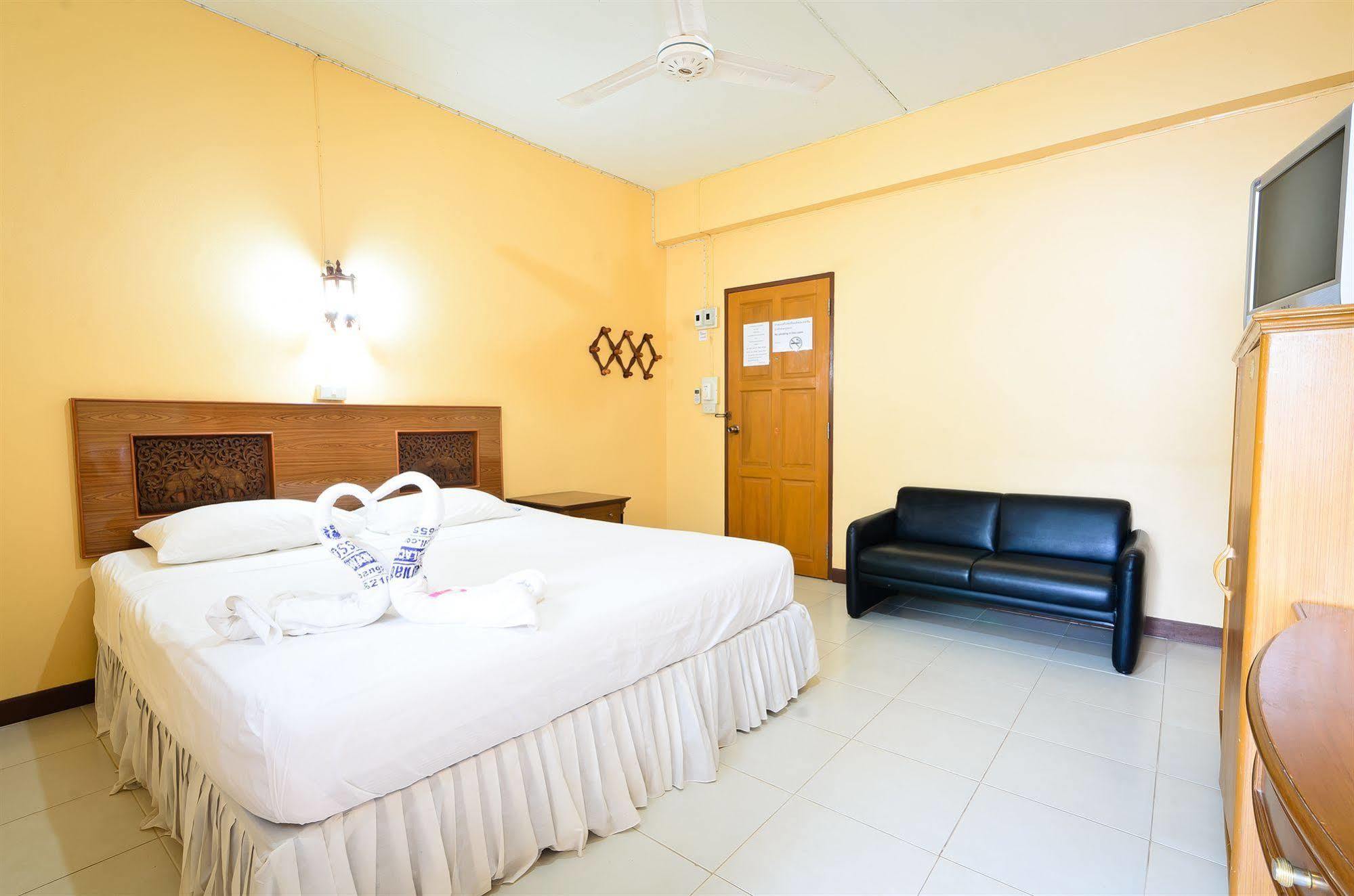 Sananwan Beach B&B Bang Saphan Noi Bagian luar foto