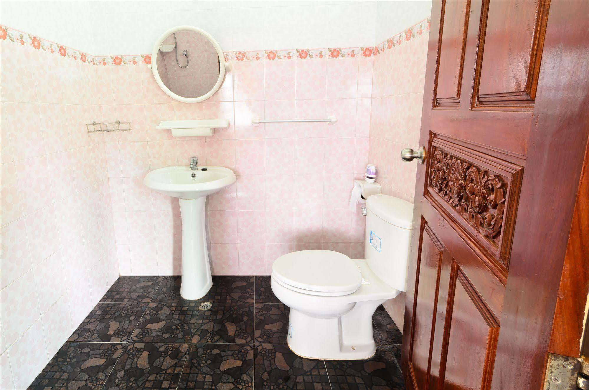 Sananwan Beach B&B Bang Saphan Noi Bagian luar foto