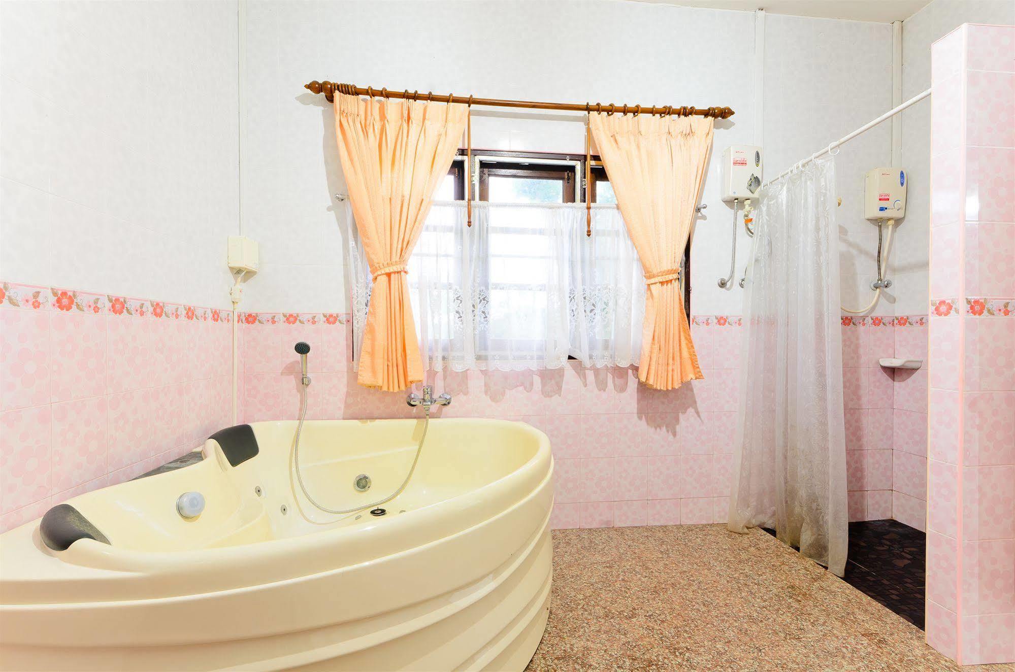Sananwan Beach B&B Bang Saphan Noi Bagian luar foto